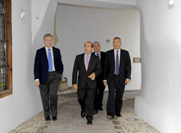 Gonzalo de Benito visita junto con los embajadores árabes nuestra sede en Córdoba