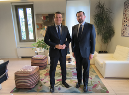 El alcalde de Córdoba visita Casa Árabe en Madrid 