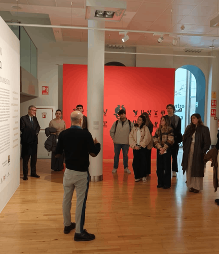 Visita de los estudiantes de IE Diplomatic Academy a Casa Árabe  